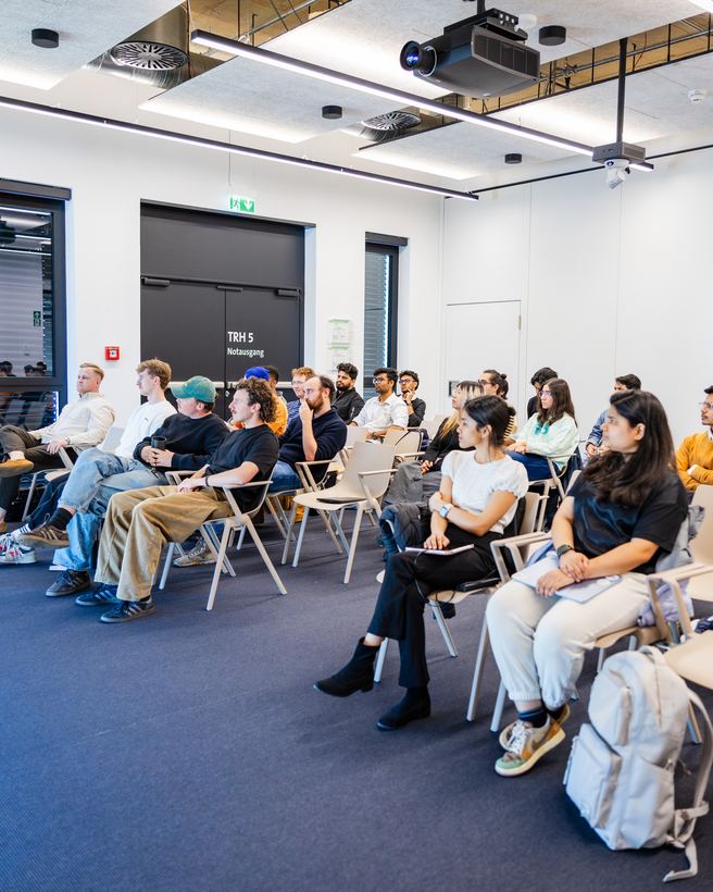 Teilnehmende beim Kick-off im Innovation Center